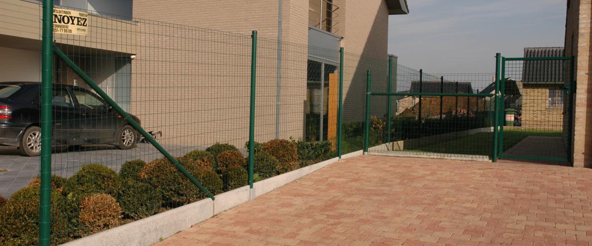 draadafsluiting met betonplint