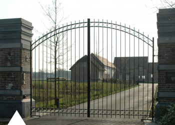 Sierpoort met ondergrondse motoren